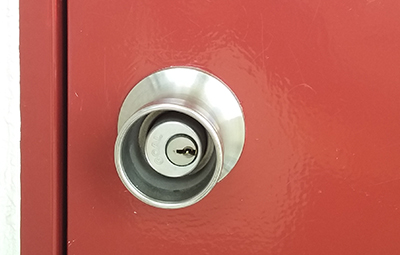 鍵をなくして開けられない玄関ドア