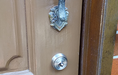 鍵をなくした玄関のドアに鍵取り付け